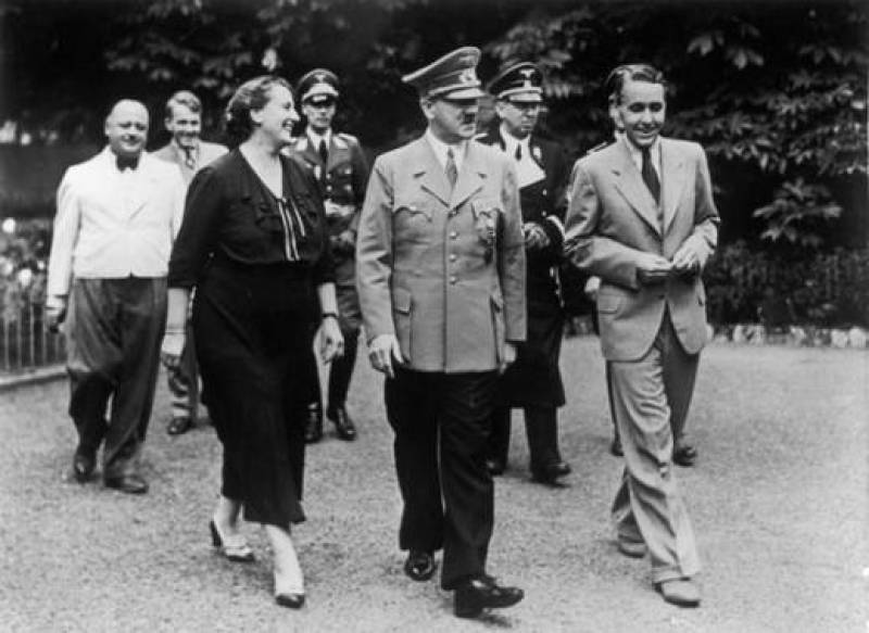 hitler-a-casa-wagner-tra Winifred e Wieland wagner
